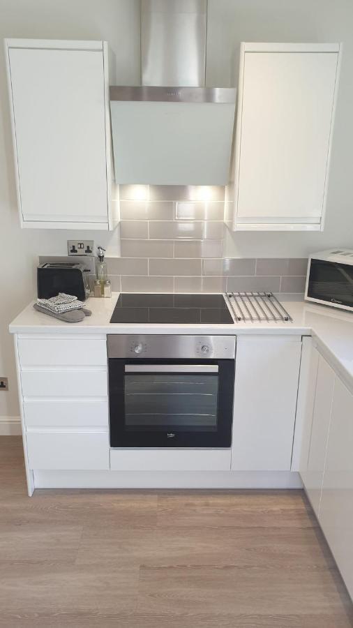 Large Modern Self Contained Apartment In Lymington Exterior photo