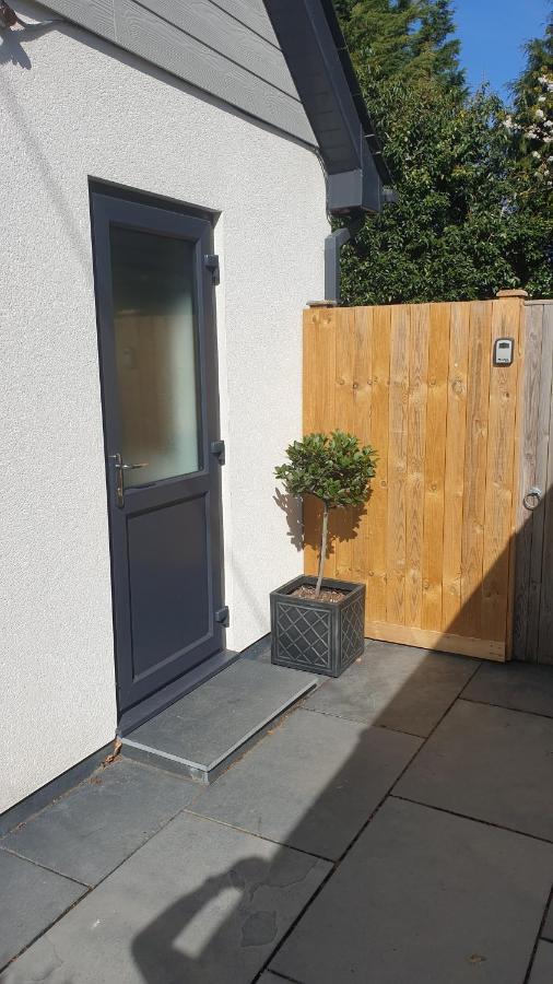 Large Modern Self Contained Apartment In Lymington Exterior photo